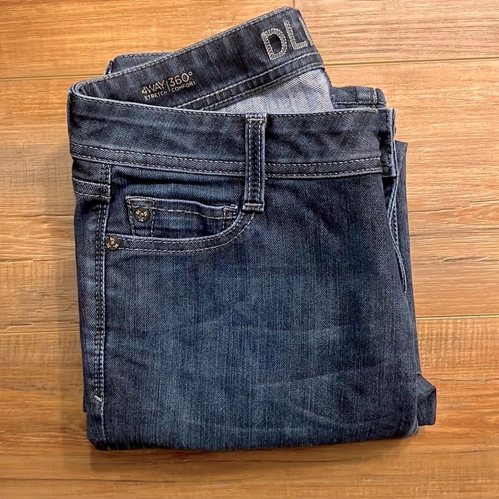 Like new DL1961 Milano Boot jean, sz26 - Picture 12 of 12